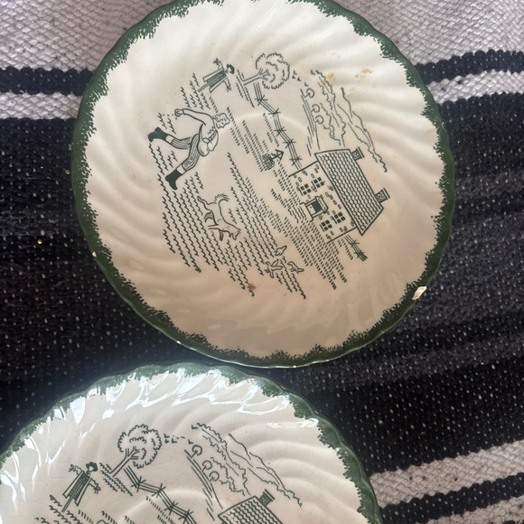 Set of Vintage Green and Cream Decorative Plates - Picture 2 of 10